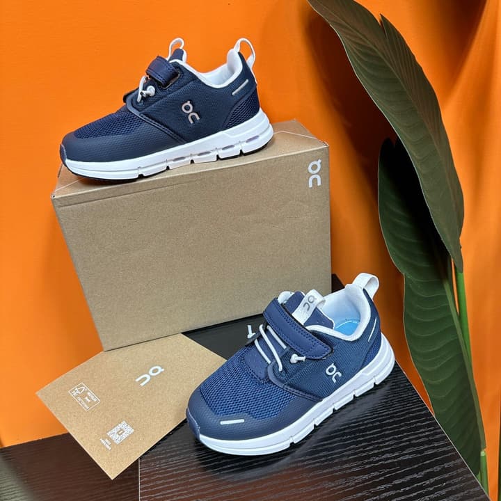 On Kids Running Sneakers – Kids Collection in Black