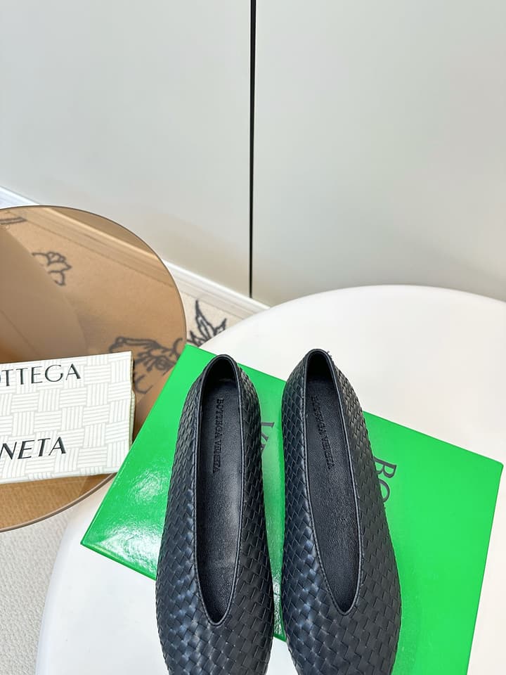 Bottega Veneta 2025 Woven Flat Shoes in Dark Brown