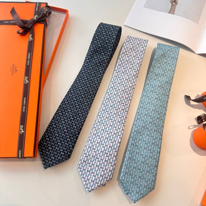 Hermès Men's Printed Silk Tie Series in Light Aqua Patterned
