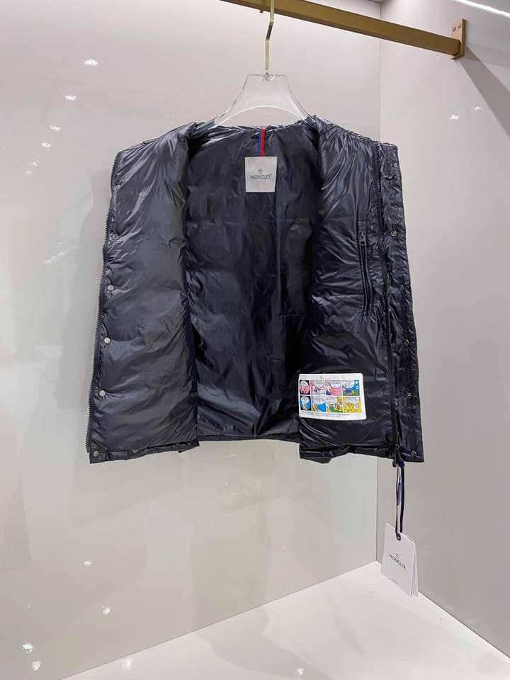 Moncler Goose Down Puffer Jacket – 2025FW in Deep Navy Vest