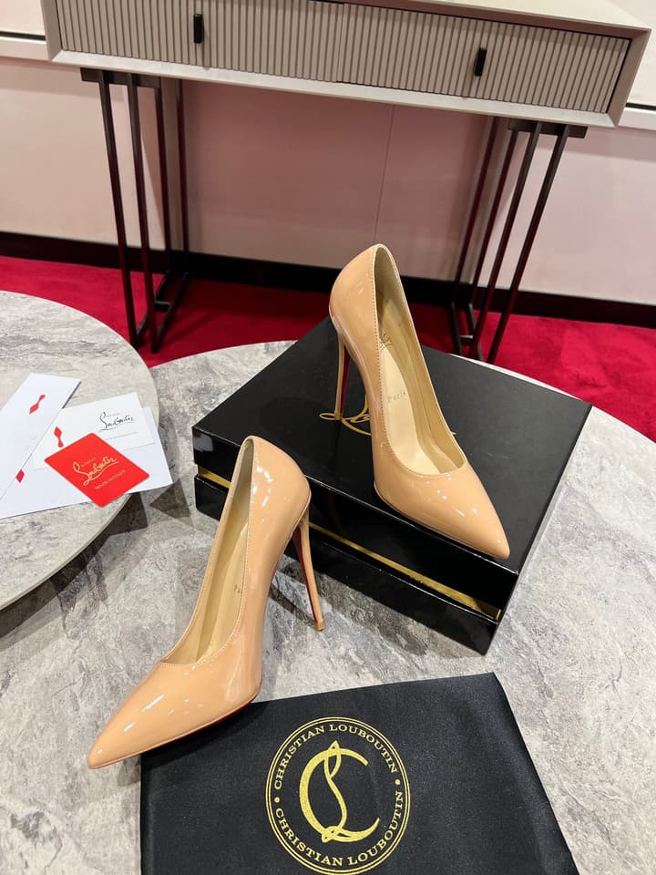 Christian Louboutin Classic Kate Patent Pumps in Black Patent Leather
