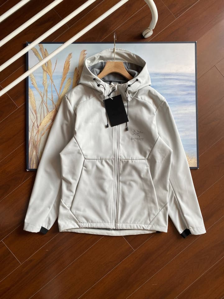 Arc'teryx Isogon Hooded Softshell Jacket in Military Green