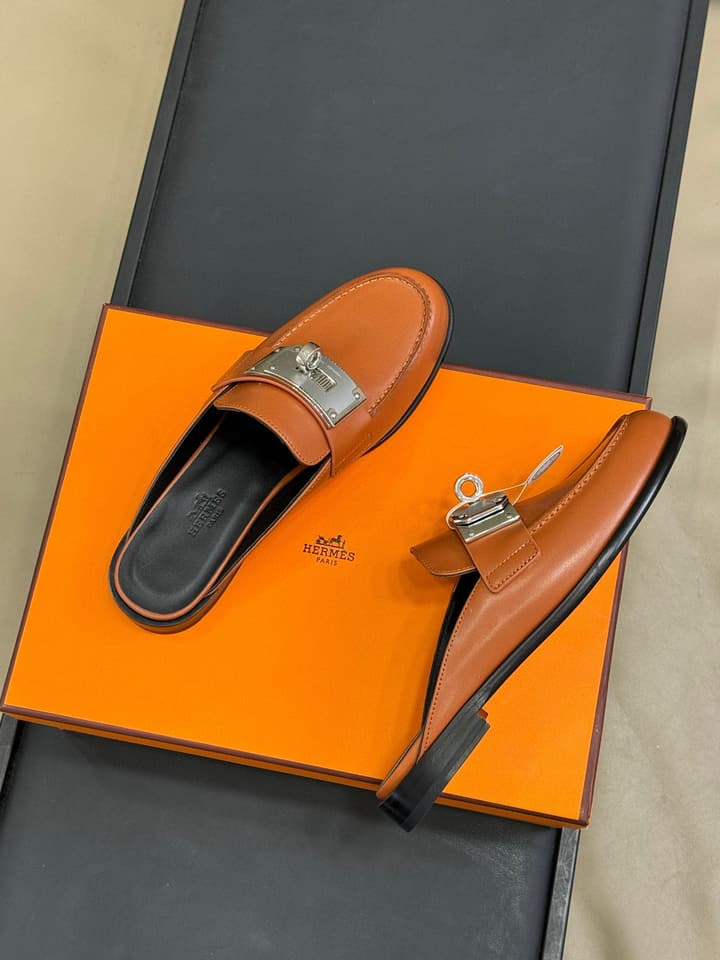 Hermes Kelly Wide Buckle Mules – 2025 Collection in Black