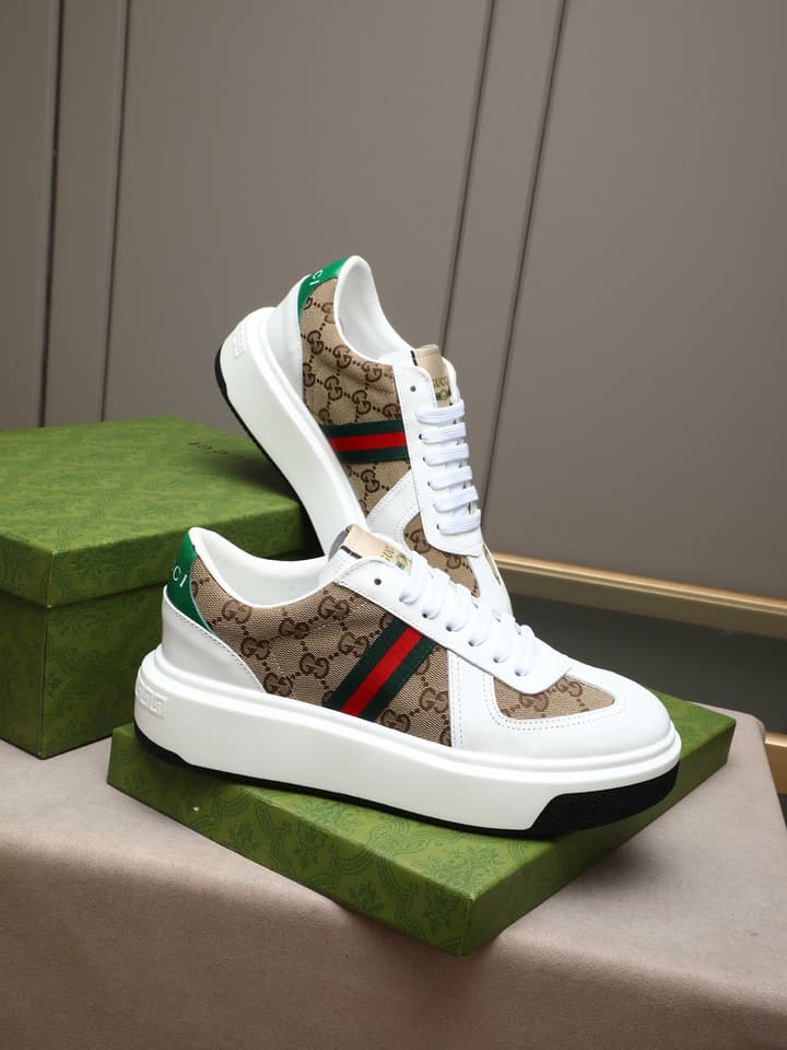 Gucci Men's Calfskin Fashion Loafers in Black Leather And Monogram Canvas