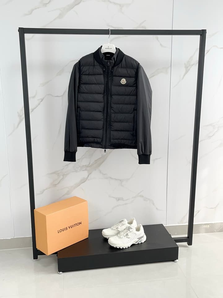 Moncler 2025 Designer Puffer Jacket – 2025 Collection in Black Quilted Jacket