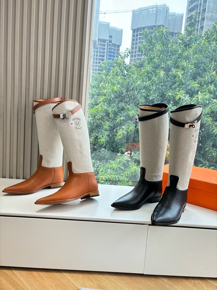 Hermès Classic Knee-High Boots – 2025FW in Assorted Buckle Riding Boots Display