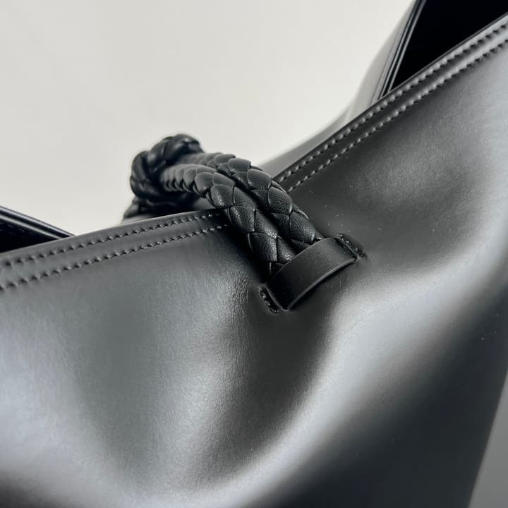 Bottega Veneta Liberta Bucket Bag – 25SS in Black