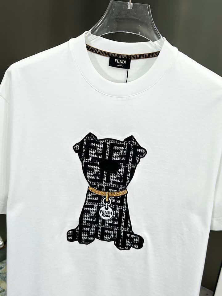 Fendi Logo and Graphic Cotton T-Shirt – 2026SS in Black Dog Graphic