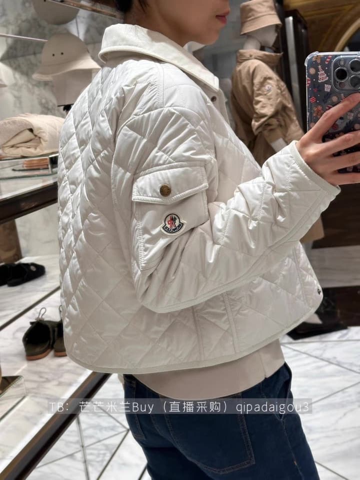Moncler Diamond Quilted Padded Short Jacket in Black