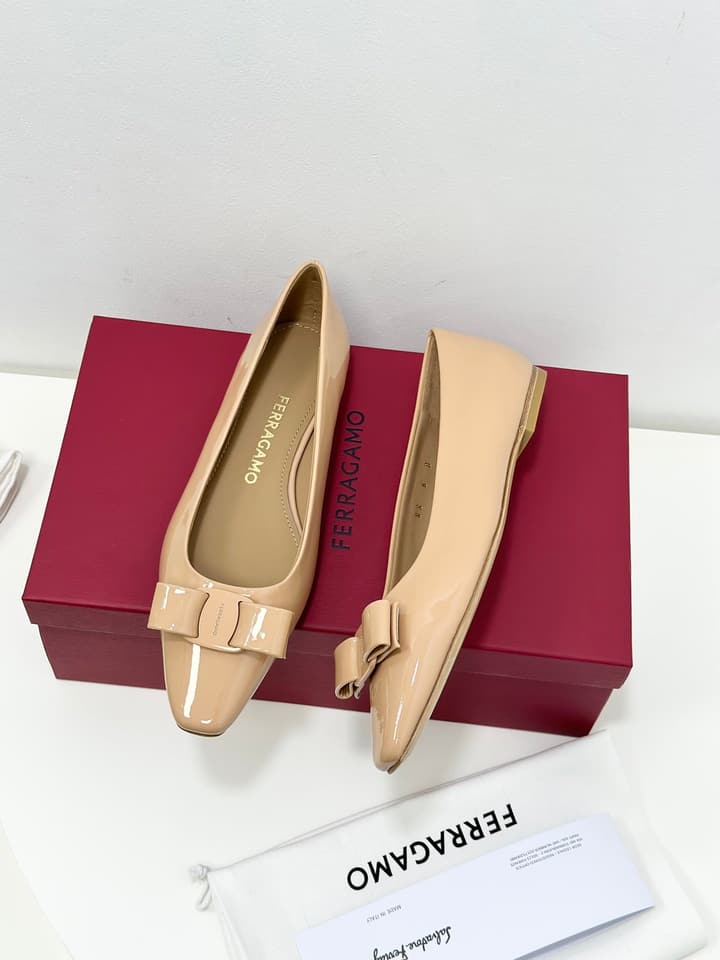 Ferragamo Vara Patent Leather Square Toe Pumps in Black Patent Leather (1cm Heel)