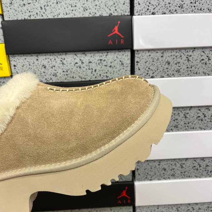 UGG Platform Low-Cut Snow Boots in Black Suede Slip-on