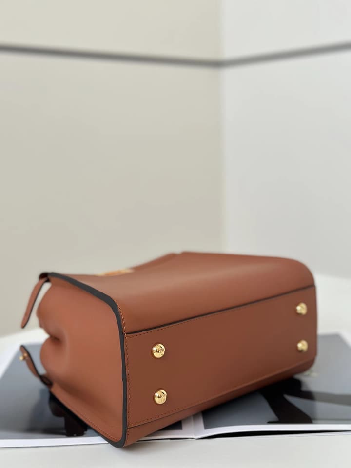 Fendi Peekaboo Classic Handbag in Caramel Brown Leather