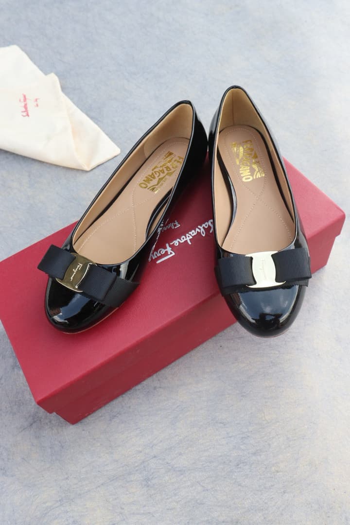 Ferragamo Classic Patent Leather Flats in Black Patent Vara Flats