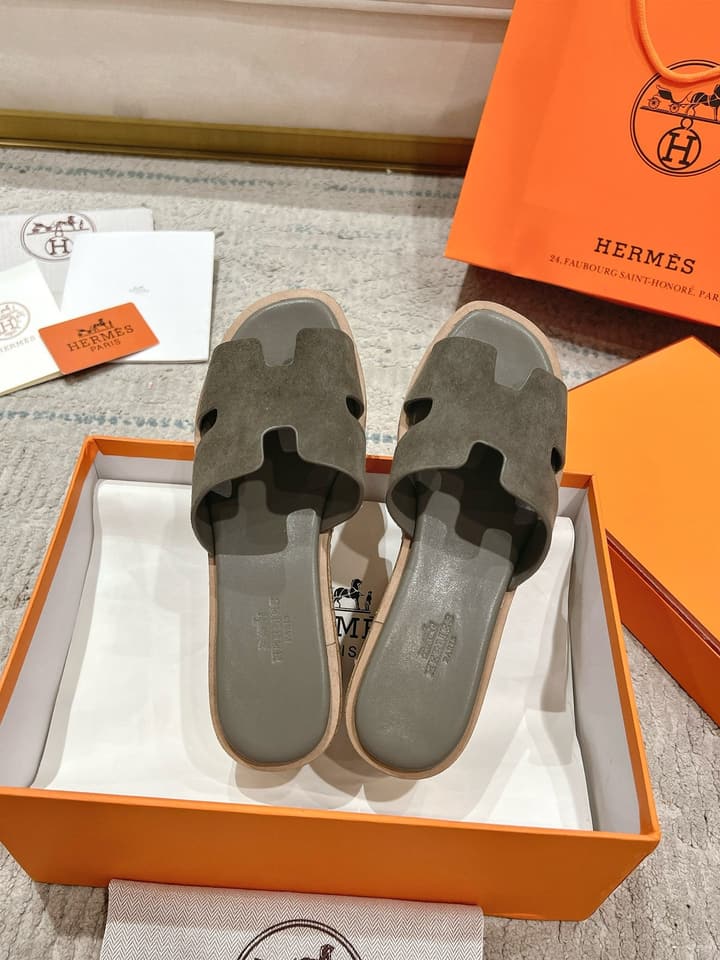 Hermès 2024 Spring/Summer Wedge Sandals – 2024 Spring/Summer Collection in White Leather