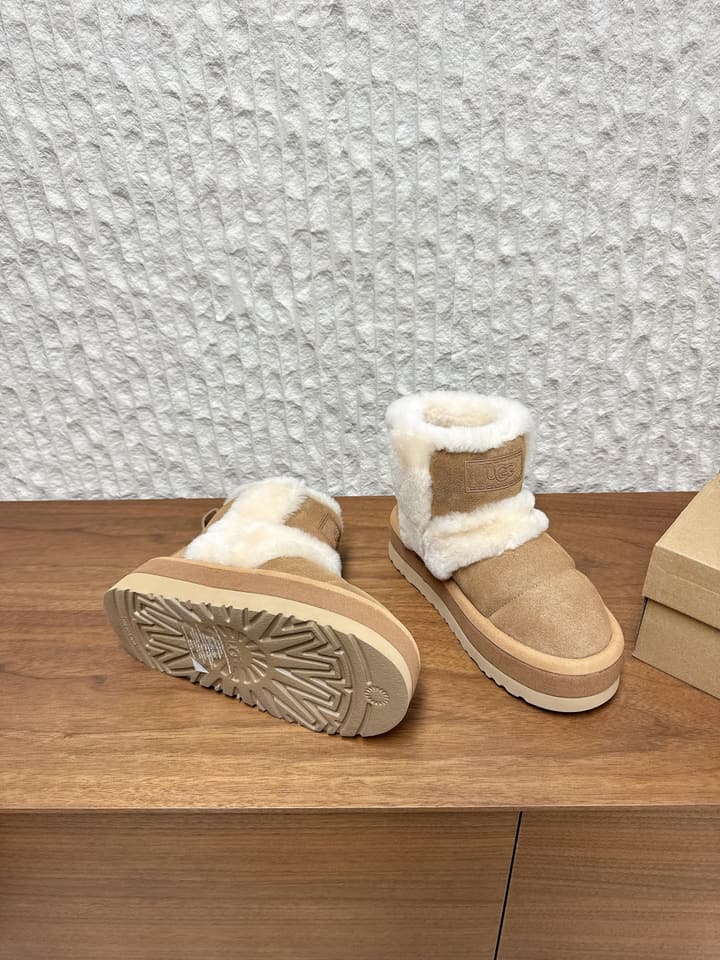 UGG Closed-Toe Fur-Lined Slippers – Autumn/Winter Collection in Black