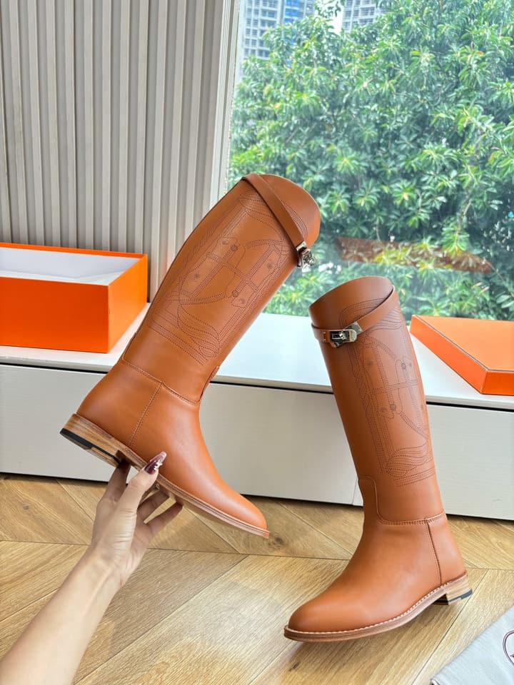 Hermès Classic Knee-High Boots – 2025FW in Assorted Buckle Riding Boots Display
