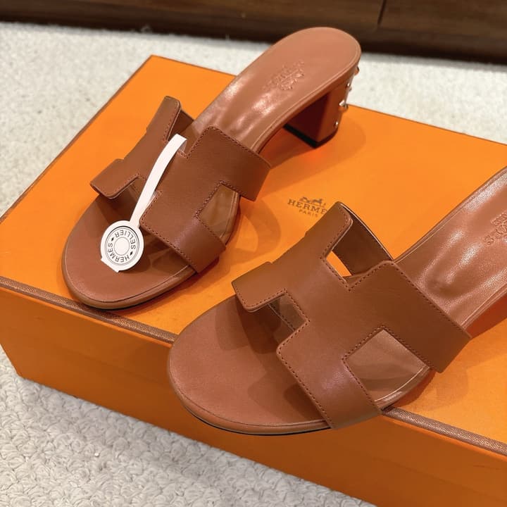 Hermès Oasis H-Slippers Sandals – New Colorway in Black Leather