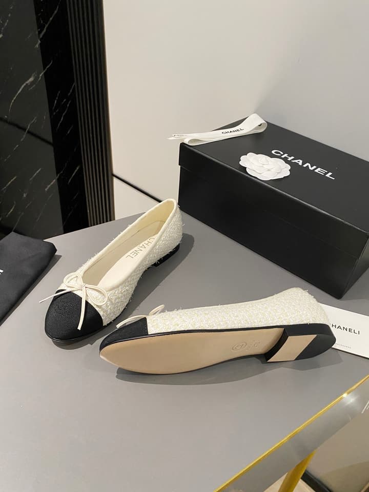 Chanel Classic Ballet Flats in Fuchsia Embossed