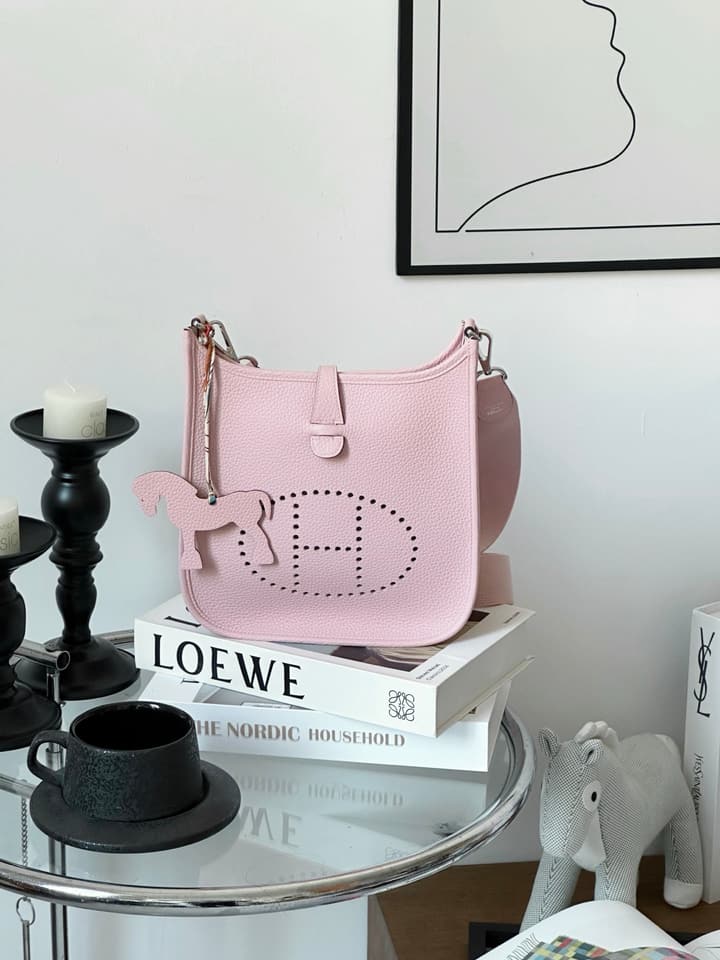 Hermès Evelyne 23 Shoulder Bag – Sakura Pink