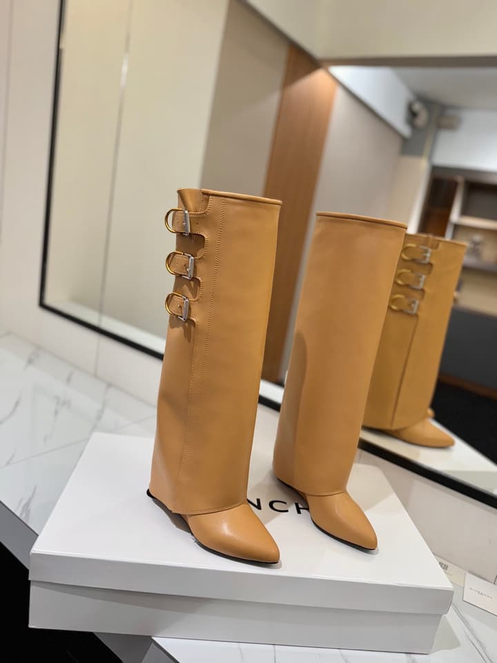 Givenchy Lock Detail Knee-High Boots – 2024 Spring/Summer Collection in Black