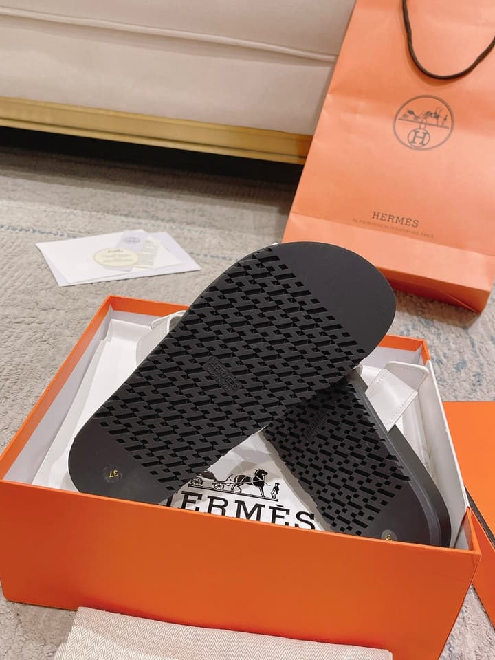Hermès Chypre Slides – 2023SS Collection in Black And White