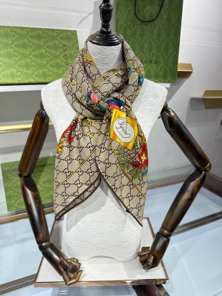 Gucci Double-Sided Floral Cashmere Scarf