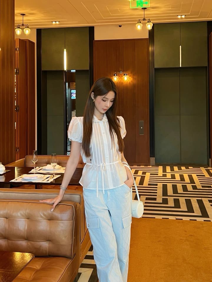 Dior Lace-Spliced Doll Collar Blouse – Spring/Summer Collection – 26SS in White