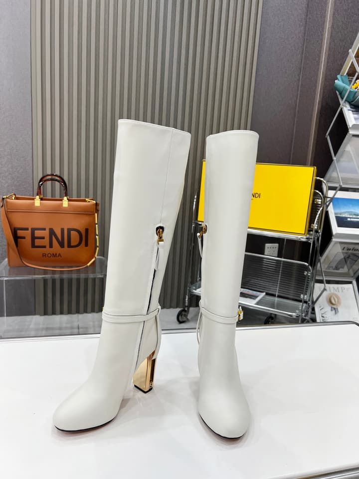 Fendi Delfina Runway Round Toe Boots in Black Leather Boots