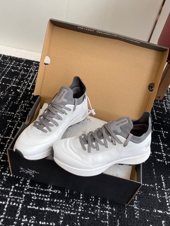 Arc'teryx Konseal Lt Hiking Shoes in All White