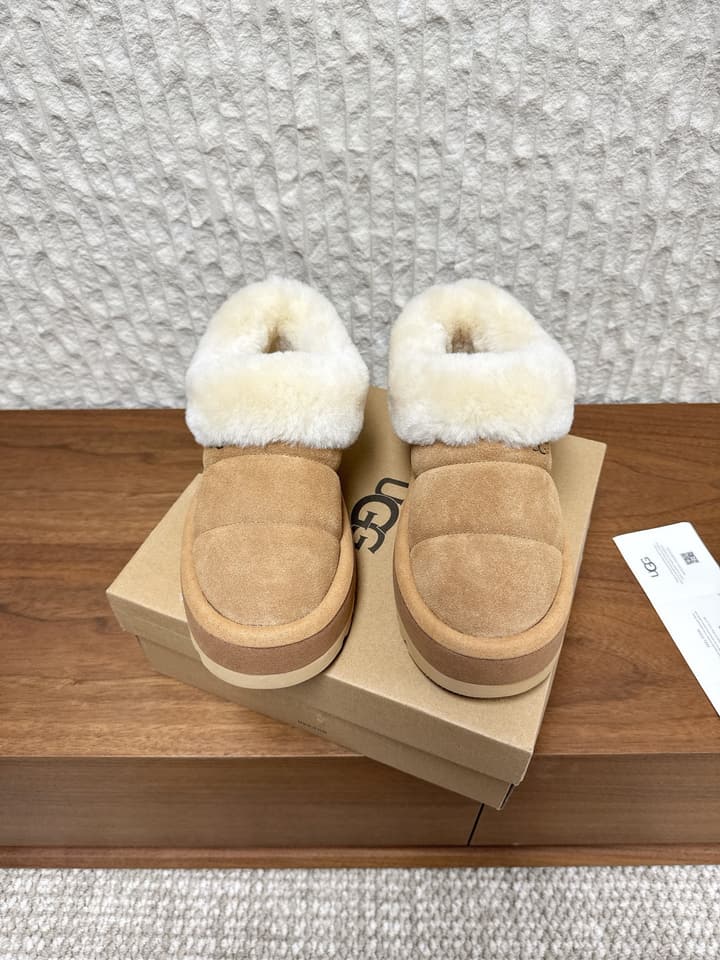 UGG Sheepskin Fur-Lined Slippers – Autumn/Winter Collection in Tall Light Pink With Cream Fur