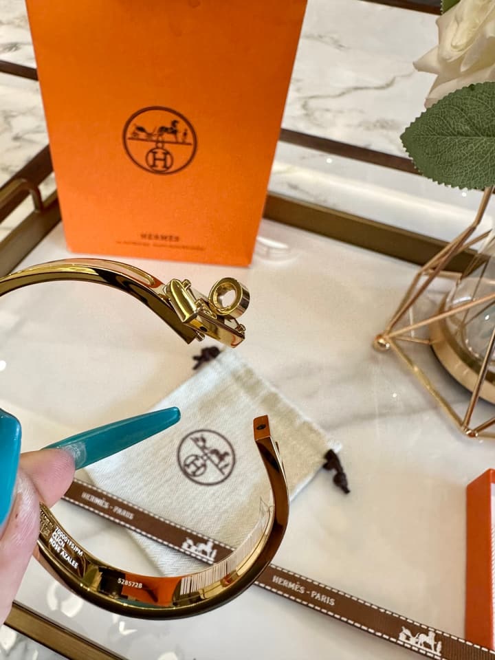Hermès Enamel 18K Gold Bracelet