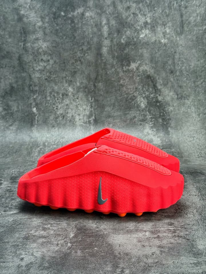 Nike Mind 001 Massage Clogs – Red in Red