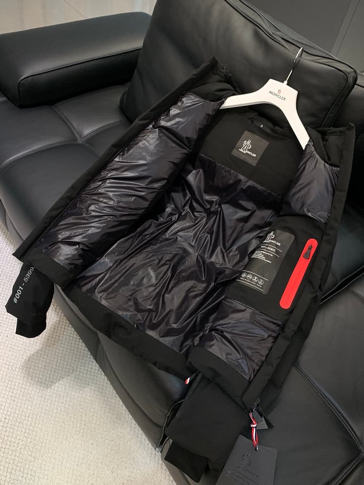Moncler Casual Hooded Down Jacket – 2025FW in Sage Green