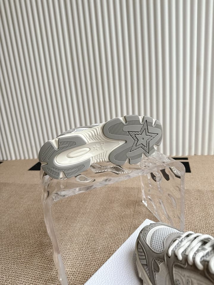 Dior Vibe Sneakers in Gold
