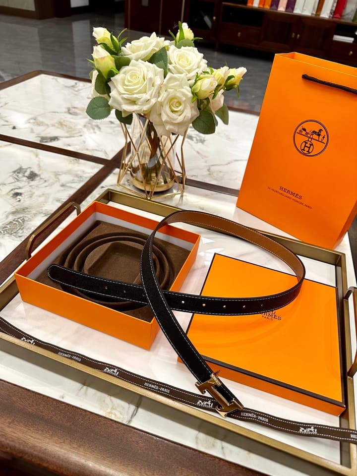 Hermès Classic Leather Belt – 2.5cm in Tan Textured With Polished Gold Buckle