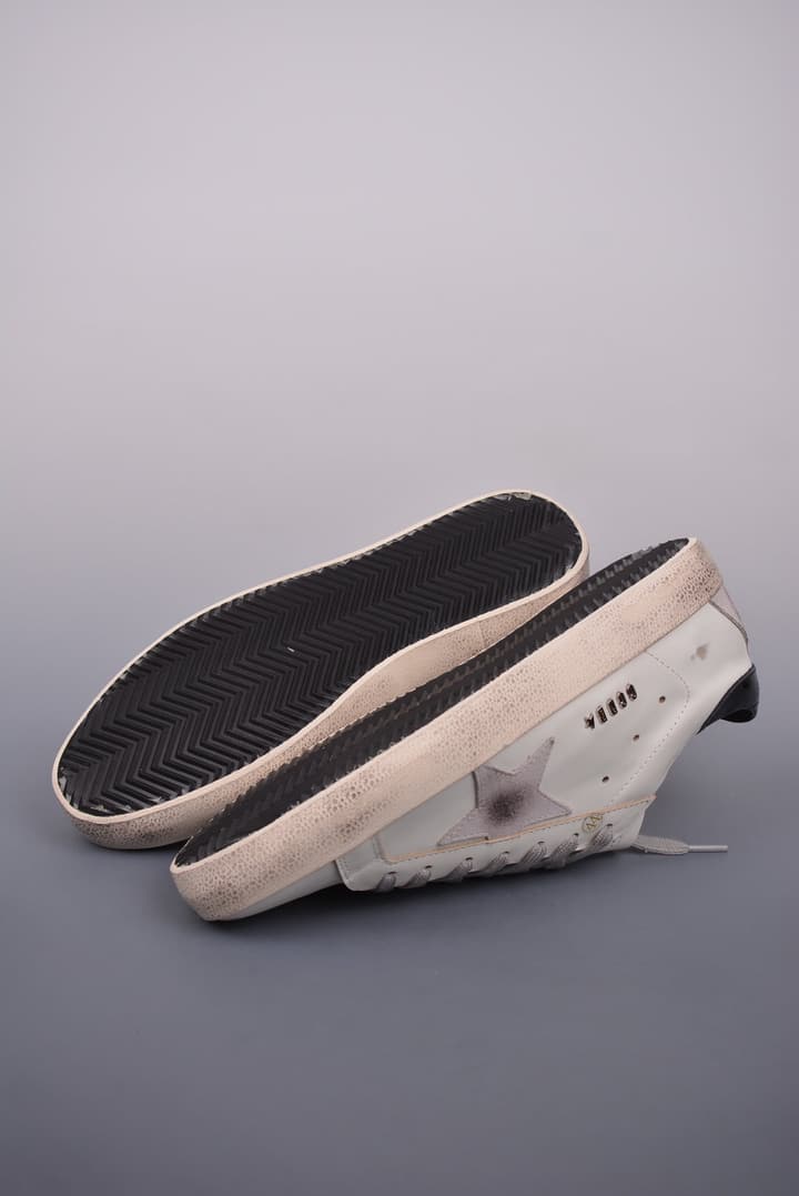 Golden Goose Super Star Distressed Sneakers – 2023 Collection in White With Navy Heel