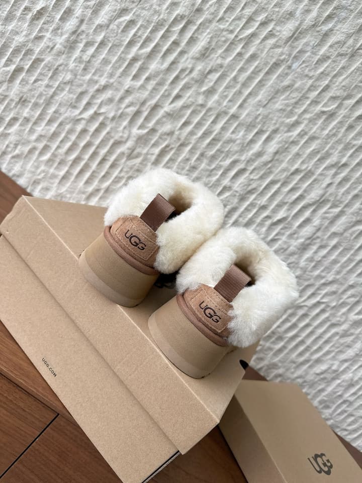 UGG Sheepskin Fur-Lined Slippers – Autumn/Winter Collection in Tall Light Pink With Cream Fur