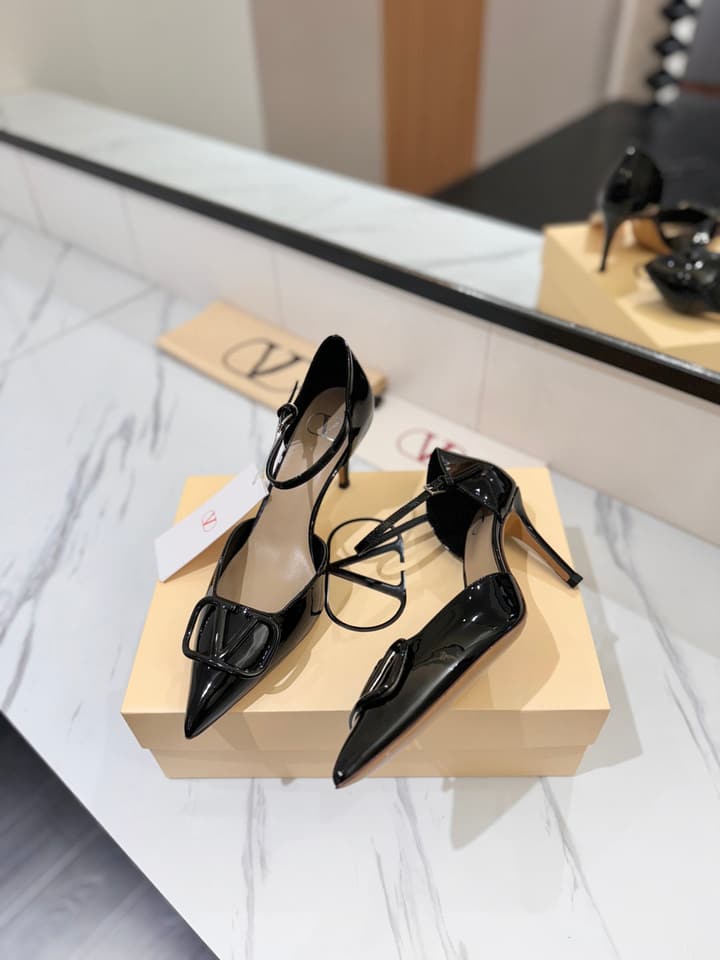 Valentino Garavani VLogo Signature Slingback Sandals in Black