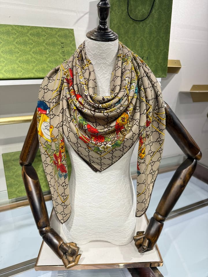 Gucci Double-Sided Floral Cashmere Scarf