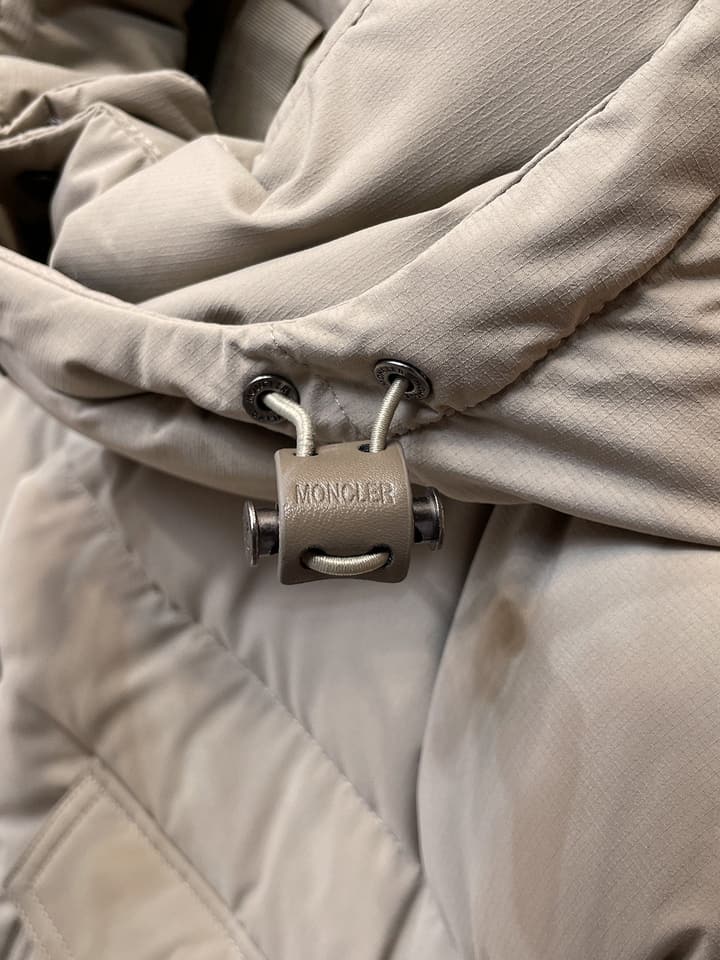Moncler Designer Structural Down Jacket – 2025 Latest Model in Light Taupe Down Jacket