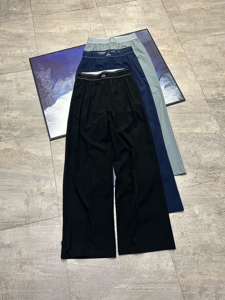Alo Yoga Suit Up High-Waist Wide-Leg Trousers in Black