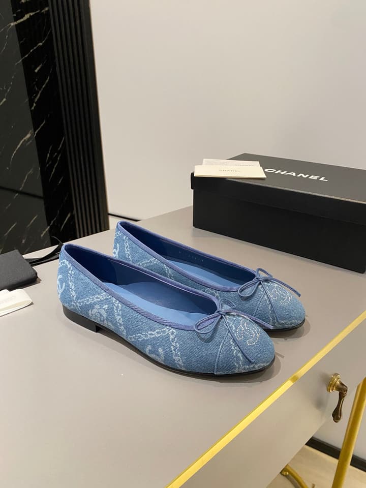Chanel Classic Ballet Flats in Fuchsia Embossed