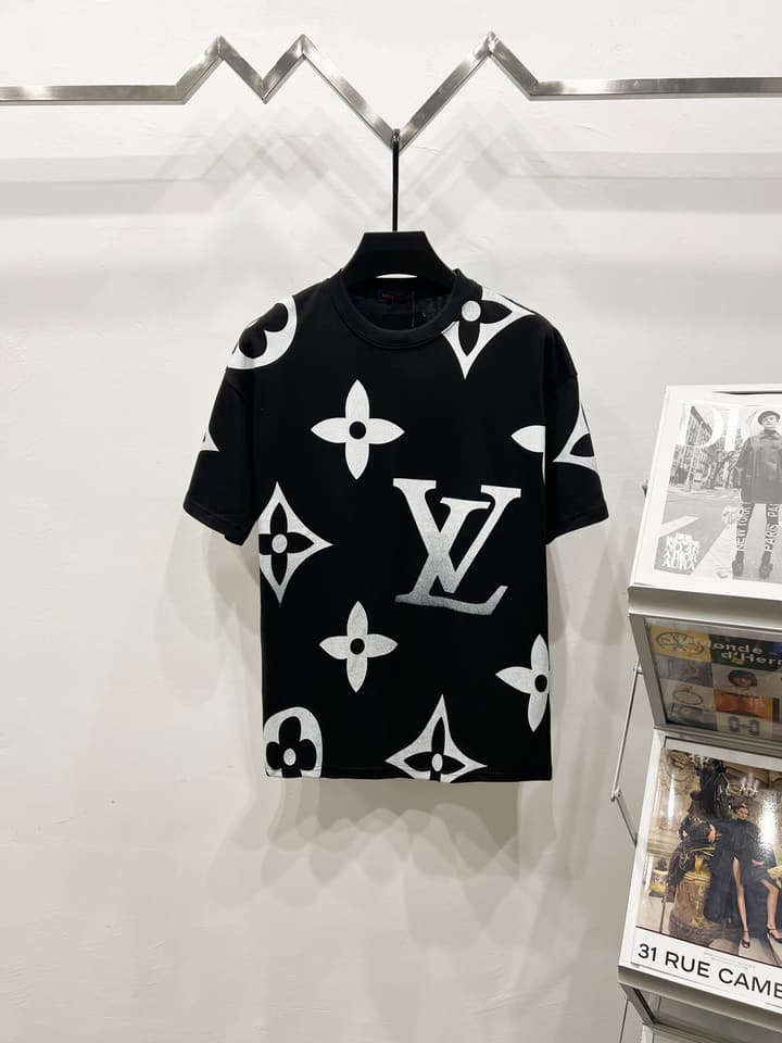 Louis Vuitton Monogram Gradient Logo T-Shirt – 25SS in Black