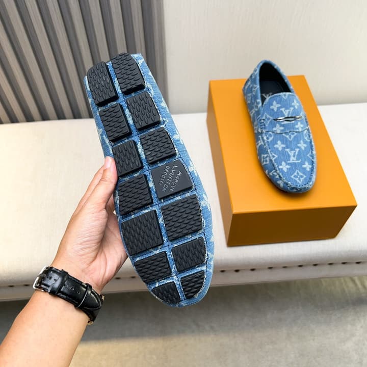 Louis Vuitton Pebbled Leather Driving Shoes in Black Textured Leather