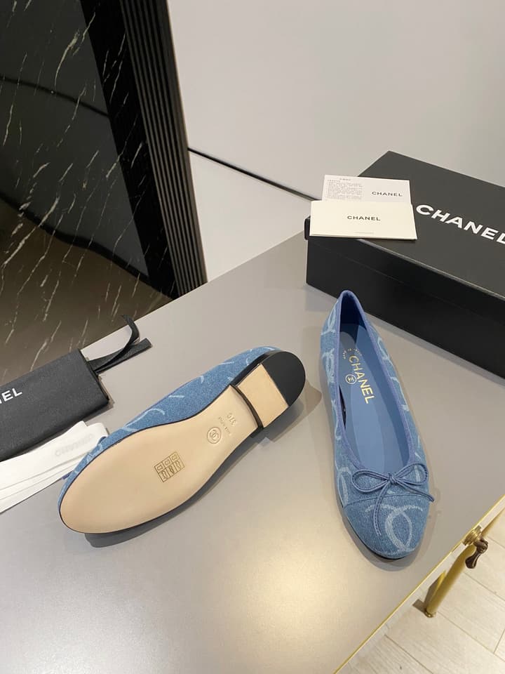 Chanel Classic Ballet Flats in Fuchsia Embossed