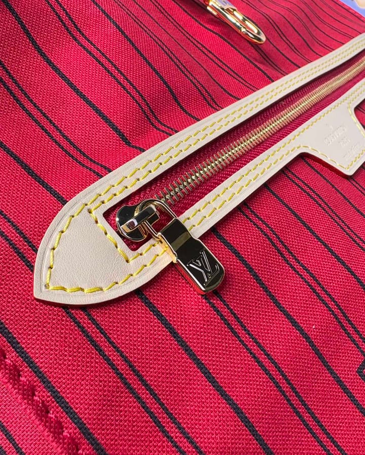Louis Vuitton Neverfull Bandoulière Inside Out Tote Bag in Red