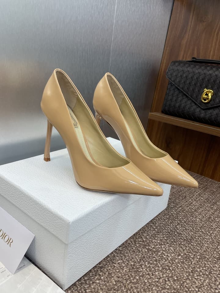 Dior CD Logo Pointed Toe Pumps – 2025 Spring/Summer Haute Couture Collection in Shiny Black Flat