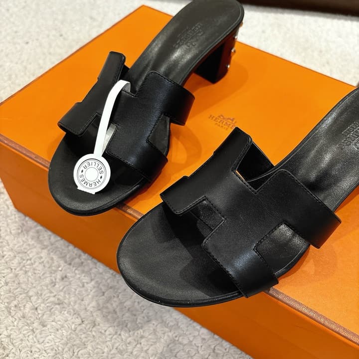 Hermès Oasis H-Slippers Sandals – New Colorway in Black Leather