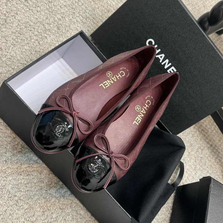 Chanel Classic Round-Toe Ballet Flats – Spring/Summer Collection – 25SS in Burgundy