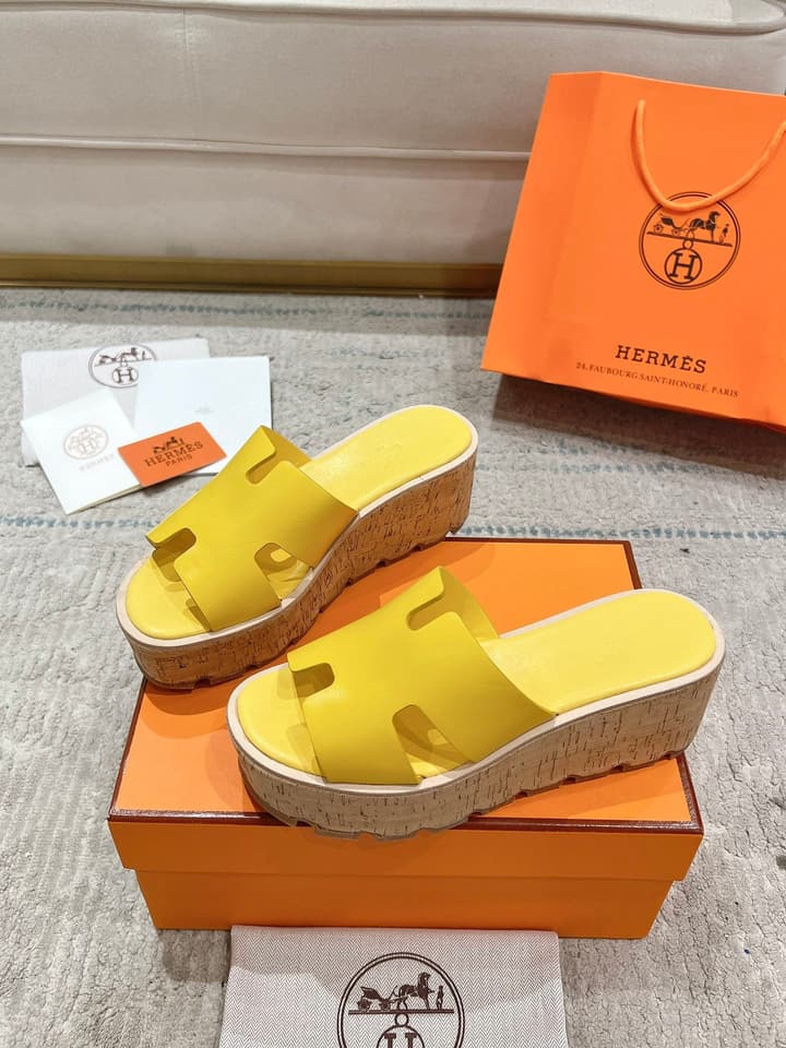 Hermès 2024 Spring/Summer Wedge Sandals – 2024 Spring/Summer Collection in White Leather